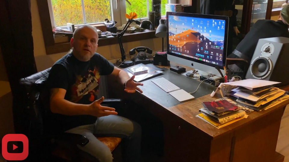 Piotr Wiwczarek w domu