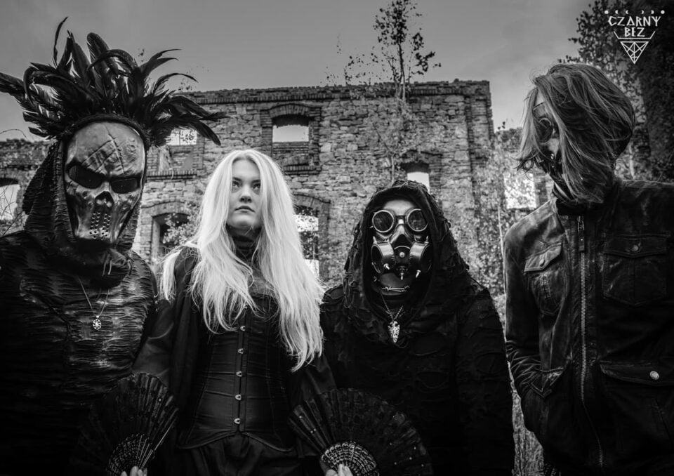 Zespół Czarny Bez promuje na koncertach album „Ludzie, duchy, bogi” 1 Zespół Czarny Bez