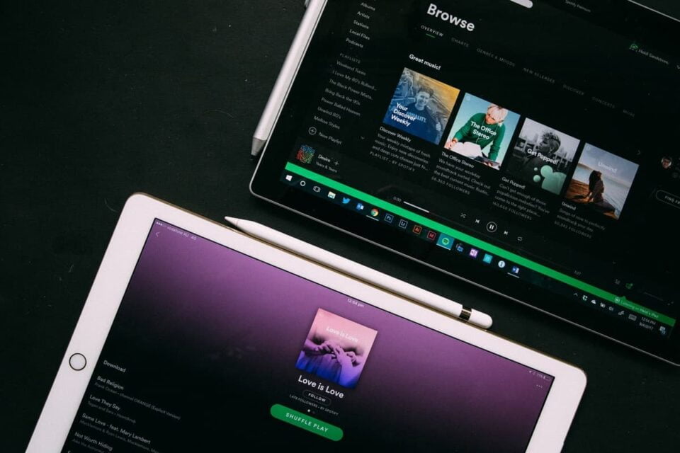Spotify podsłuchując użytkowników dostosuje muzykę do nastroju 1 Spotify na tablecie
