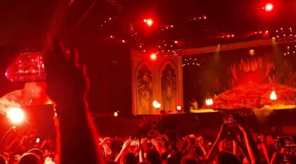 Flara na koncercie Iron Maiden