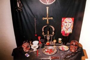 Jon Nödtveidt – naczelny grzesznik black metalu. Historia morderstwa i samobójstwa 4 Ołtarz znaleziony w domu Jona Nodtveidta