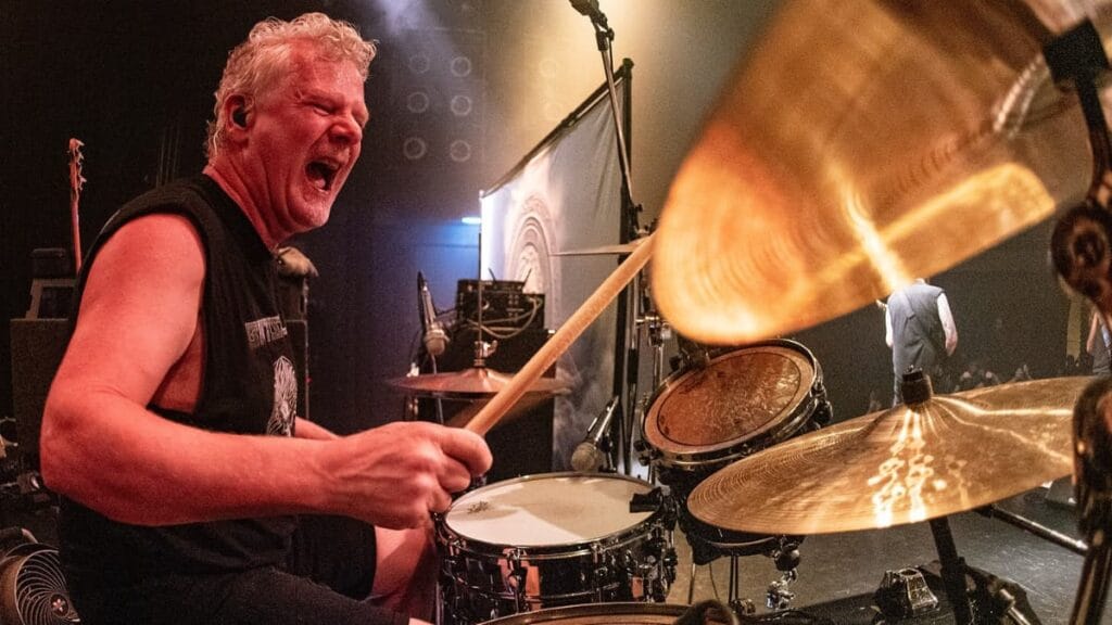 Nicko McBrain o odejściu z Iron Maiden i przejściu na emeryturę 2 Simon Dawson perkusista Iron Maiden