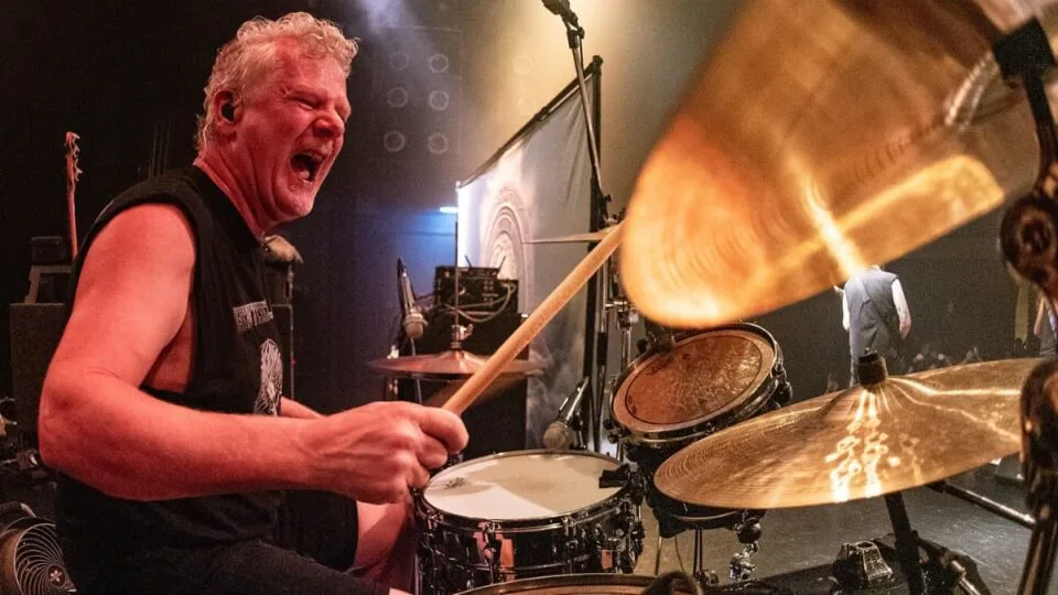 Simon Dawson perkusista Iron Maiden