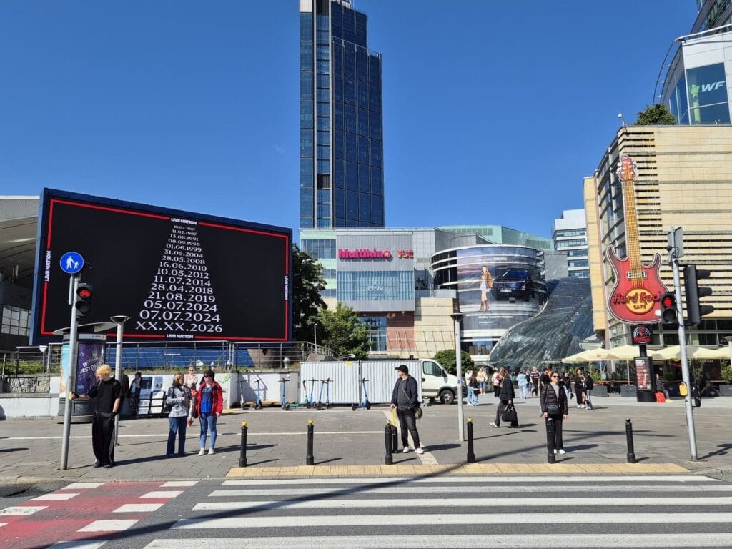 Metallica wróci do Polski w 2026? Tajemniczy billboard w Warszawie 2 Zapowiedź koncertu Metalliki w 2026 roku