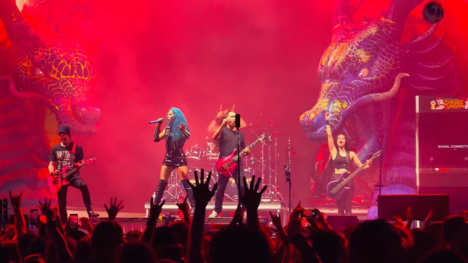 Dragonforce i Alissa White-Gluz koncert na żywo