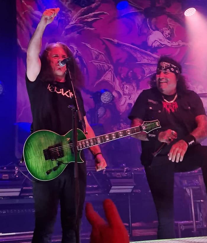 Testament zagrał w Krakowie. Relacja z thrash metalowego koncertu 5 Alex Skolnick i Chuck Billy z Testament na koncercie w Polsce