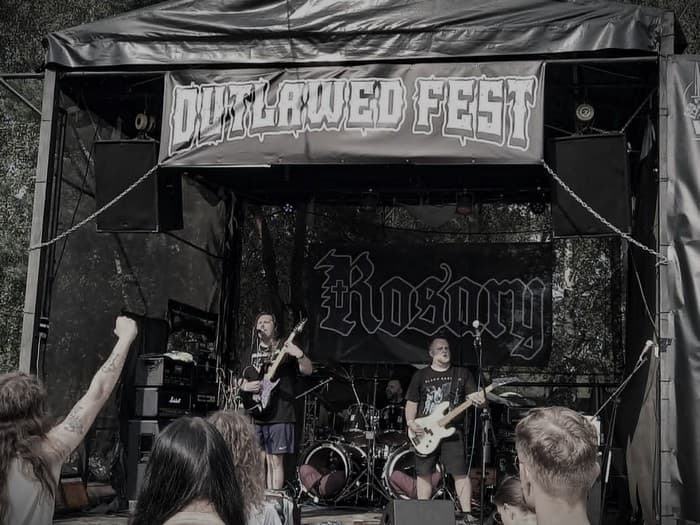 Relacja z Outlawed Fest Open Air 2026. Jak wypadła pierwsza edycja? 3 Rosary na Outlawed Fest Open Air