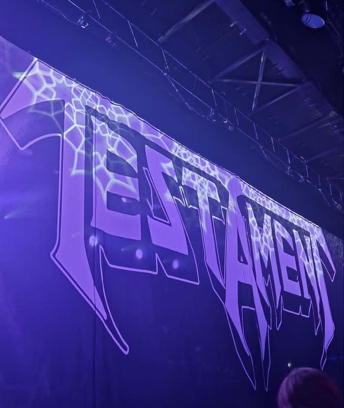 Testament zagrał w Krakowie. Relacja z thrash metalowego koncertu 4 Scenografia zespołu Testament w Krakowie