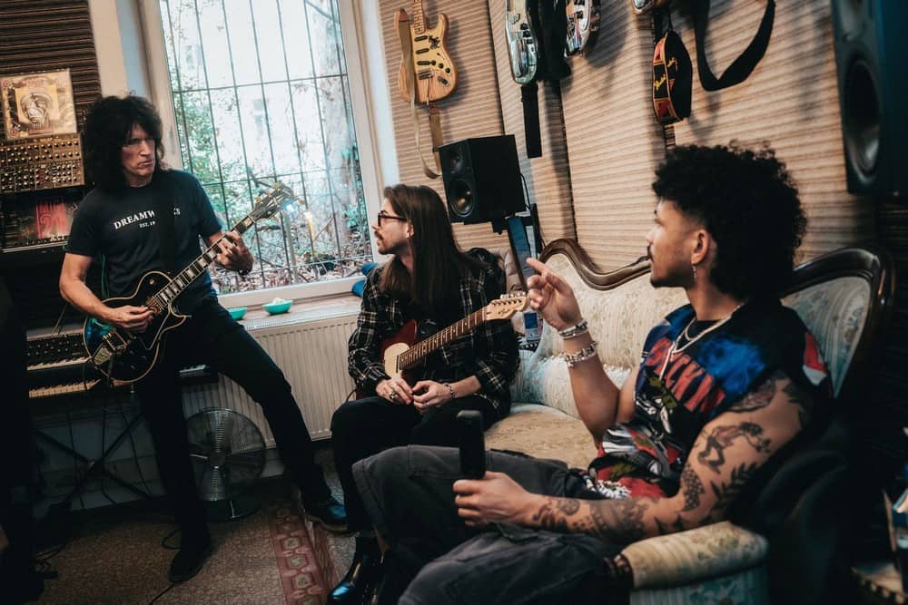 Ben Cristovao i Tommy Thayer z KISS połączyli siły. Posłuchaj „BIKEROCK 2 Muzycy podczas nagrywania w Golden Hive Studio