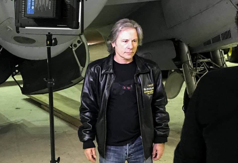 Zdjęcie Bruce'a Dickinsona podczas kręcenia pamiętników World of Planes