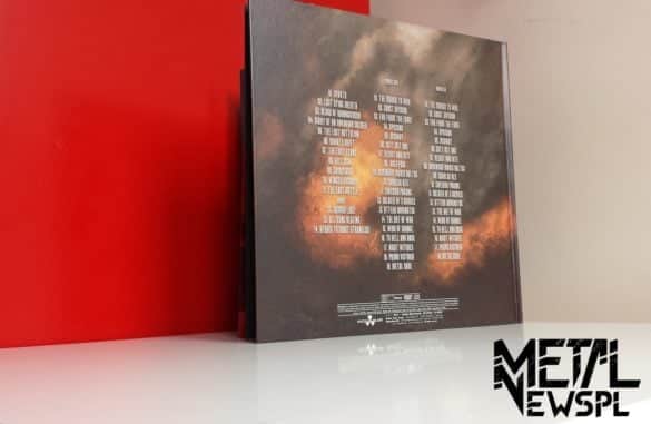 unboxing sabaton the last stand box earbook4